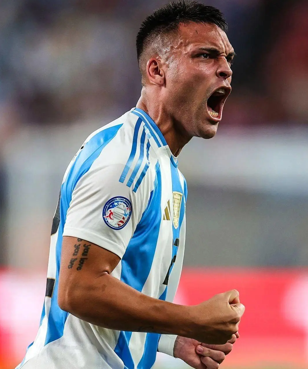 智利球员在国际比赛中取得出色表现 智利球员在国际比赛中取得出色表现