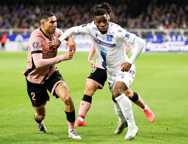 包含欧塞尔主场失利调整战术整容的词条