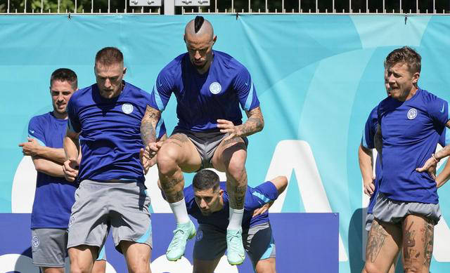 斯洛伐克客场大胜阿塞拜疆，晋级前路畅通的简单介绍