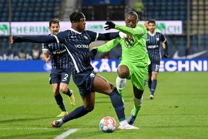 世俱杯参赛资格-柏林赫塔球队战意昂扬,豪取三分