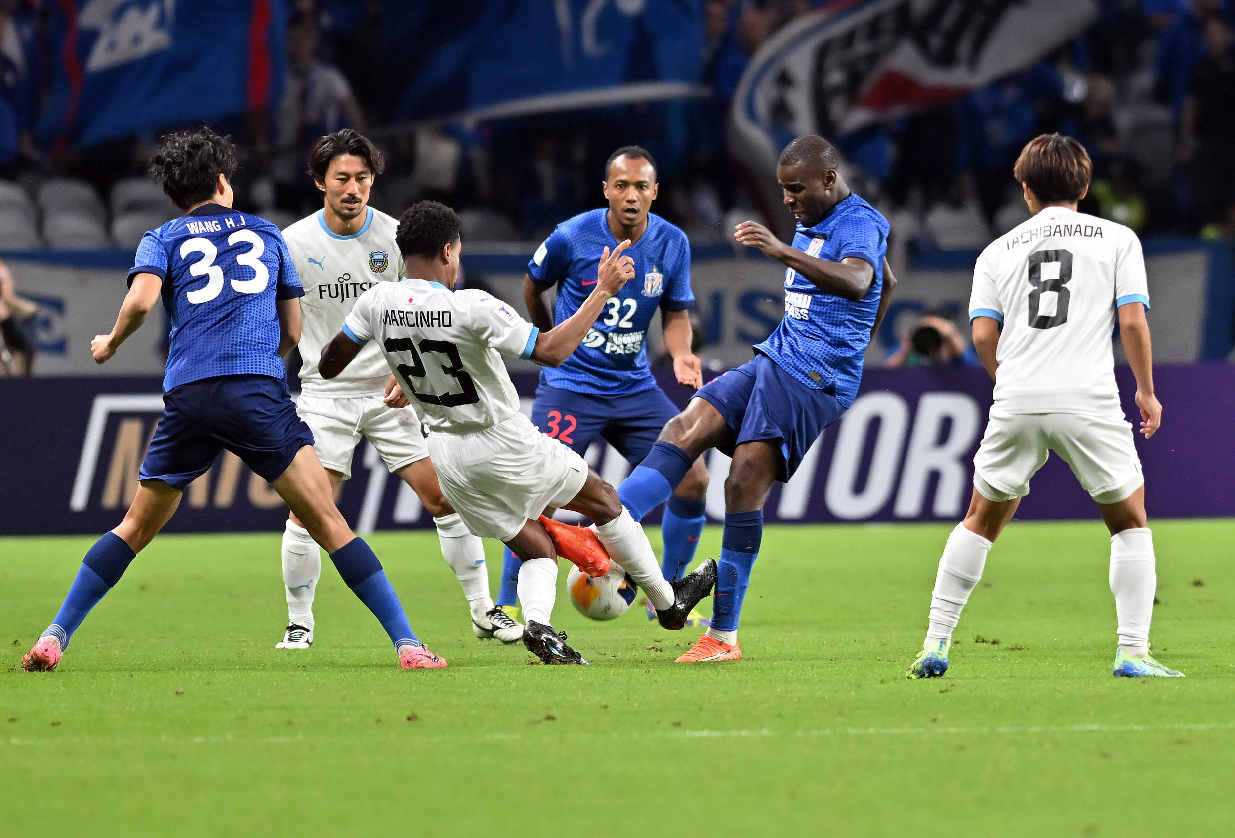 足球比赛场面激烈,胜利在望 足球比赛场面激烈,胜利在望