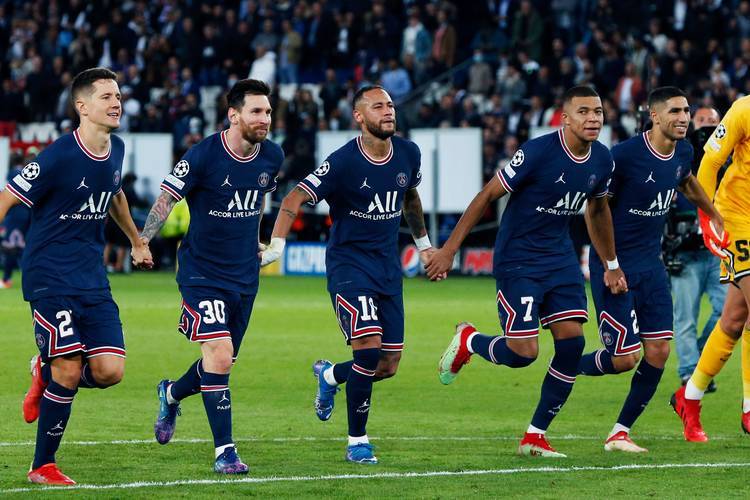 世俱杯-热血奋战!欧冠比赛全力以赴,球队浴血奋战,声威远扬