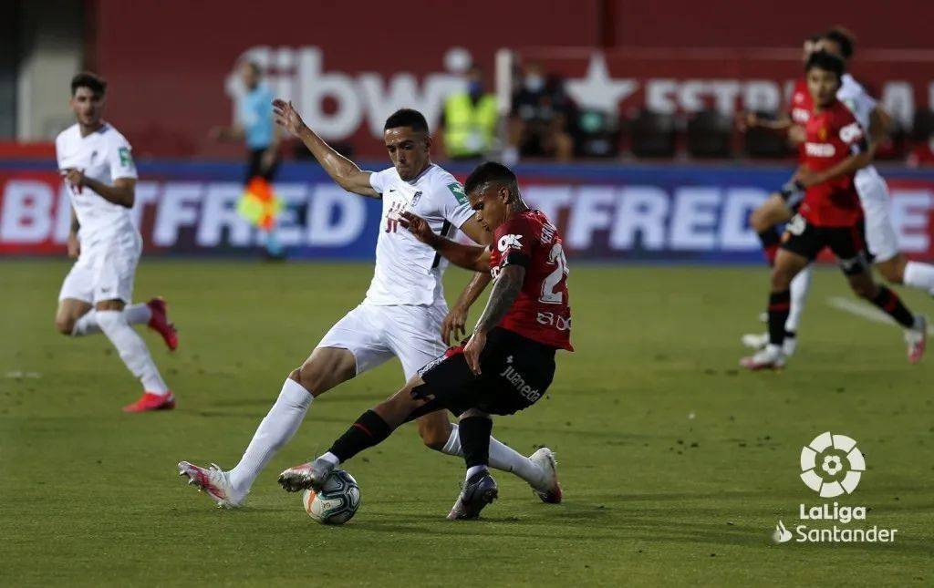 格拉纳达狂胜对手，保持不败的简单介绍