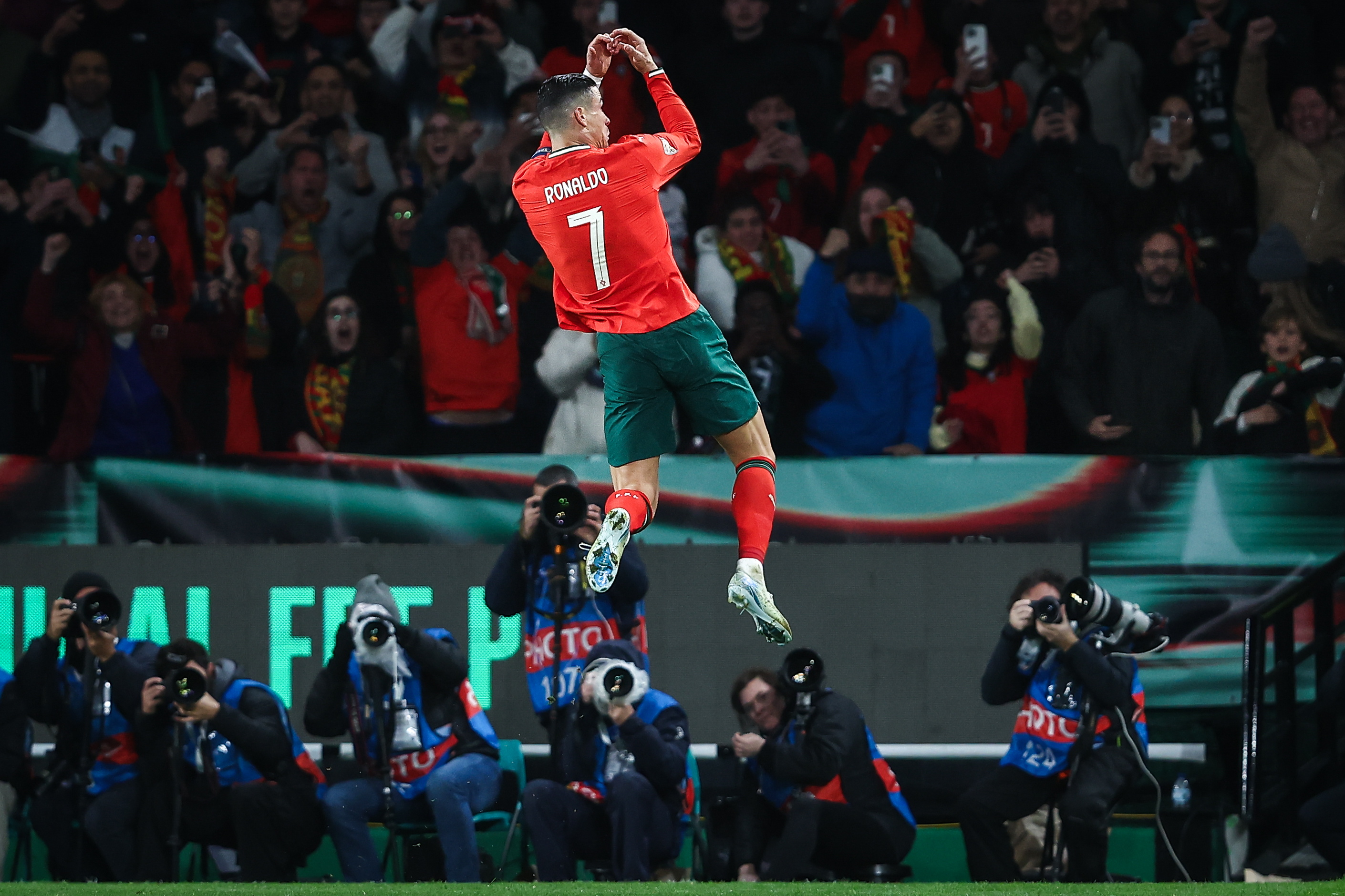 关于乌克兰点球绝杀葡萄牙！豪取小组第一的信息