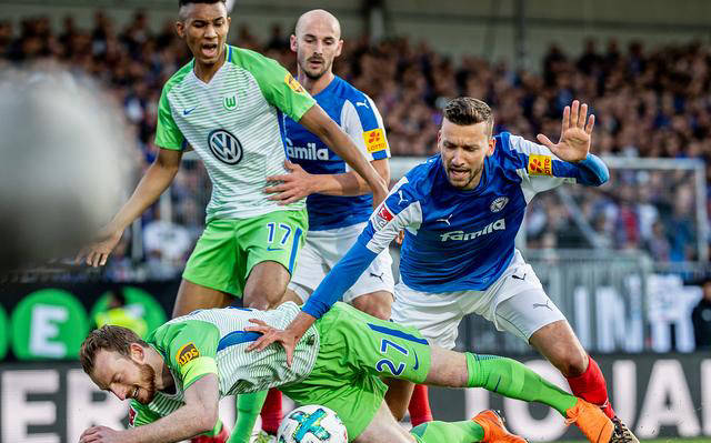 世俱杯冠军-沃尔夫斯堡战胜对手，稳固欧冠资格位置