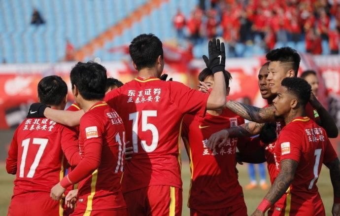 世俱杯决赛-国安逼平建业,保住榜首位置的简单介绍