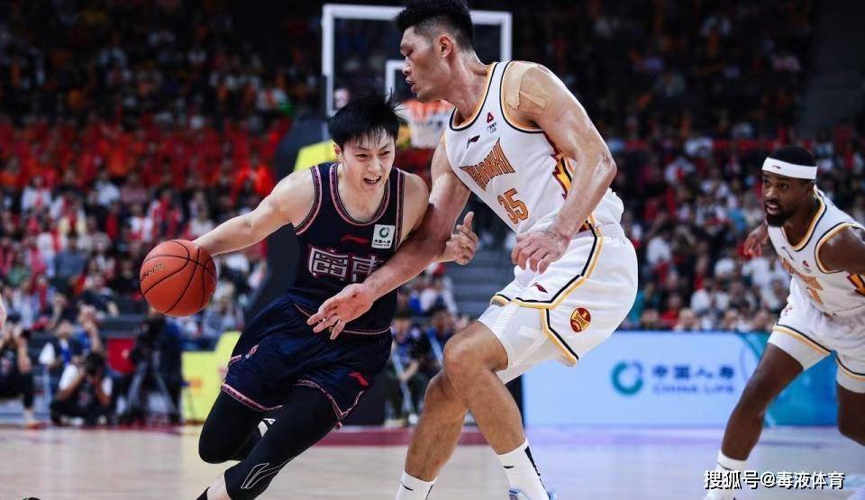 猛龙主教练决定调整阵容,寻求突破关键战 猛龙主教练决定调整阵容,寻求突破关键战