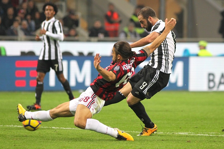 摩纳哥客场告捷,追平领头羊 摩纳哥客场告捷,追平领头羊