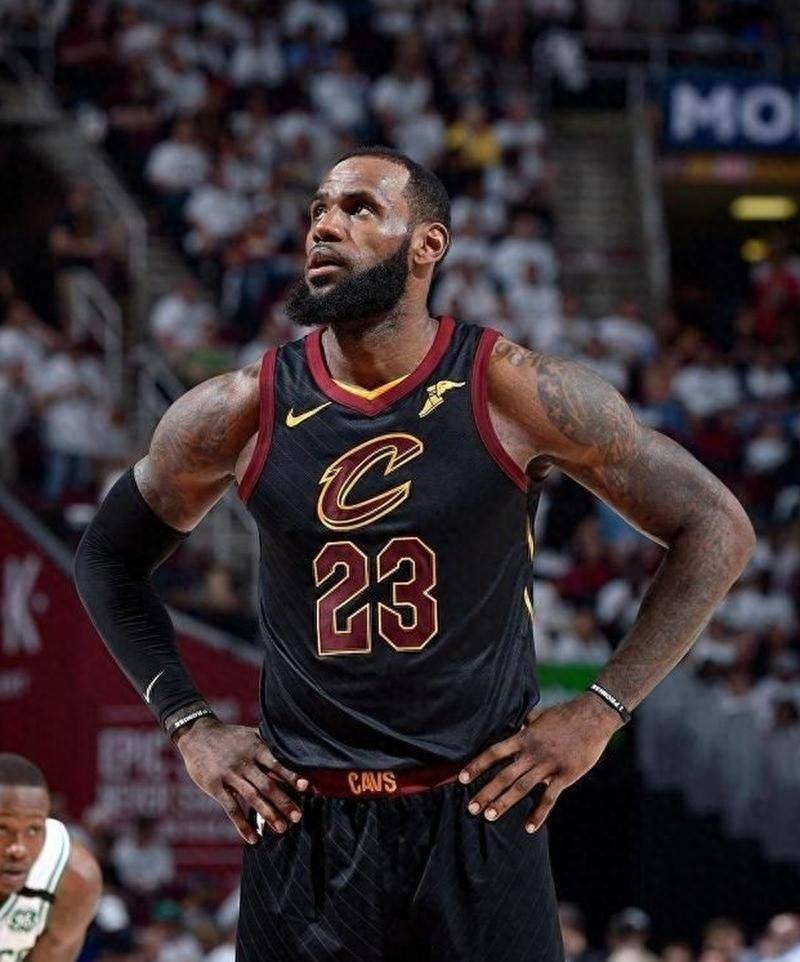 詹姆斯助骑士队奋力前行,震撼世界激动心跳 詹姆斯助骑士队奋力前行,震撼世界激动心跳