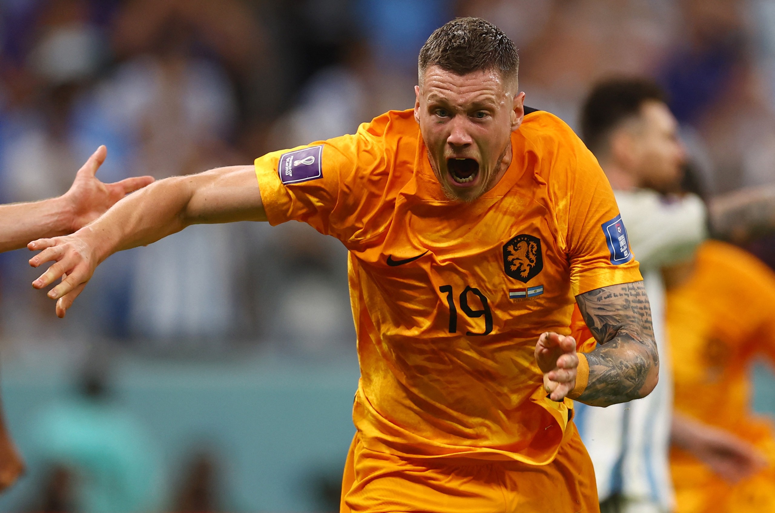 世俱杯分组-荷兰客场惊险逆转,成功挺进决赛