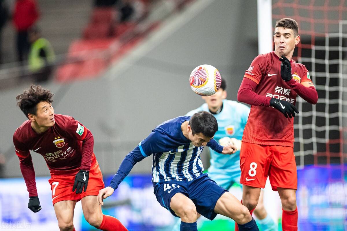 上海上港主场遭遇惨败,球迷哀号! 上海上港主场遭遇惨败,球迷哀号!