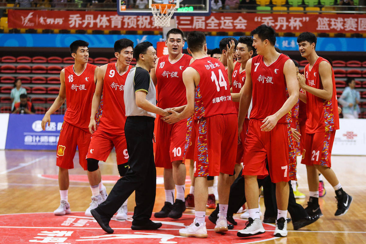 世俱杯直播-江苏男篮备战新疆队,全员备战全力以赴