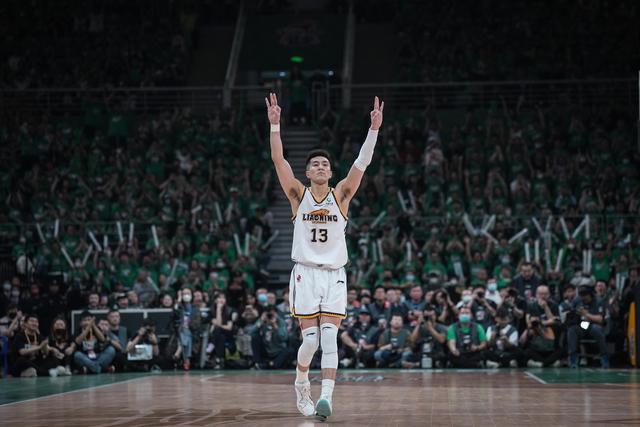 辽宁队实力强劲,夺得豪华奖杯 辽宁队实力强劲,夺得豪华奖杯