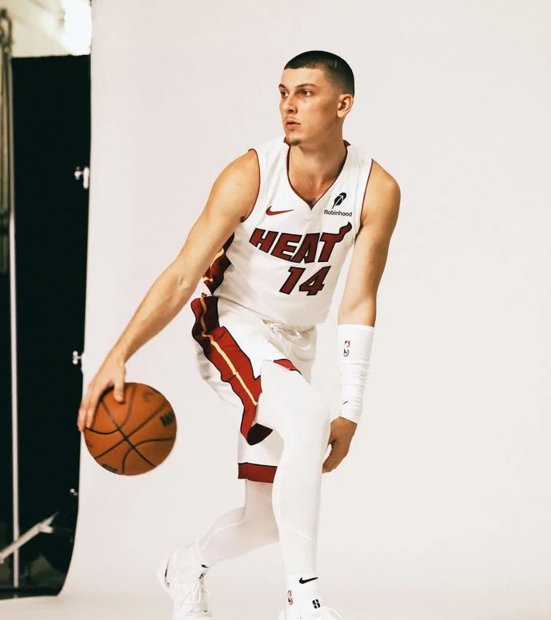 热火球员获赞状况出色，助力胜利