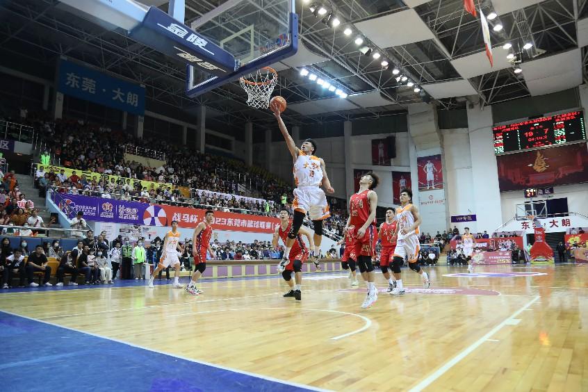 黑龙江队大胜贵州男篮，引领胜利气势如虹