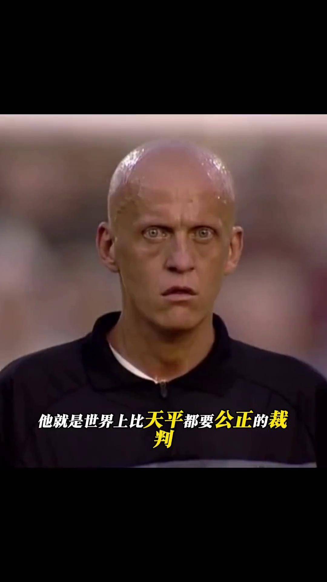 世俱杯参赛资格-黄牌不断，球员疯狂抗议裁判