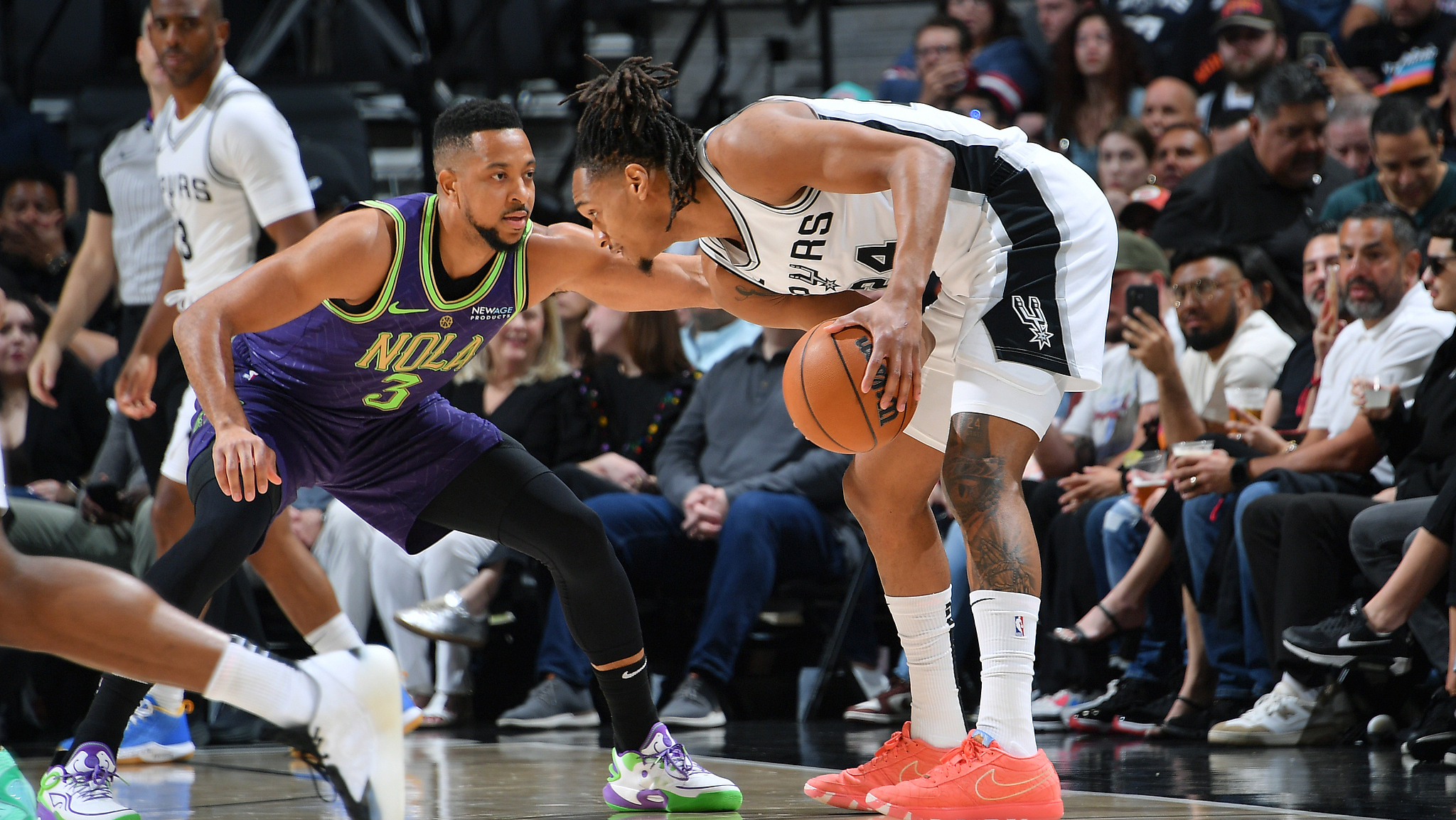 世俱杯2025-鹈鹕队客场惨败马刺队，遭遇负面战绩