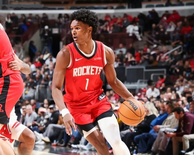 鹈鹕队客场惨败马刺队，遭遇负面战绩