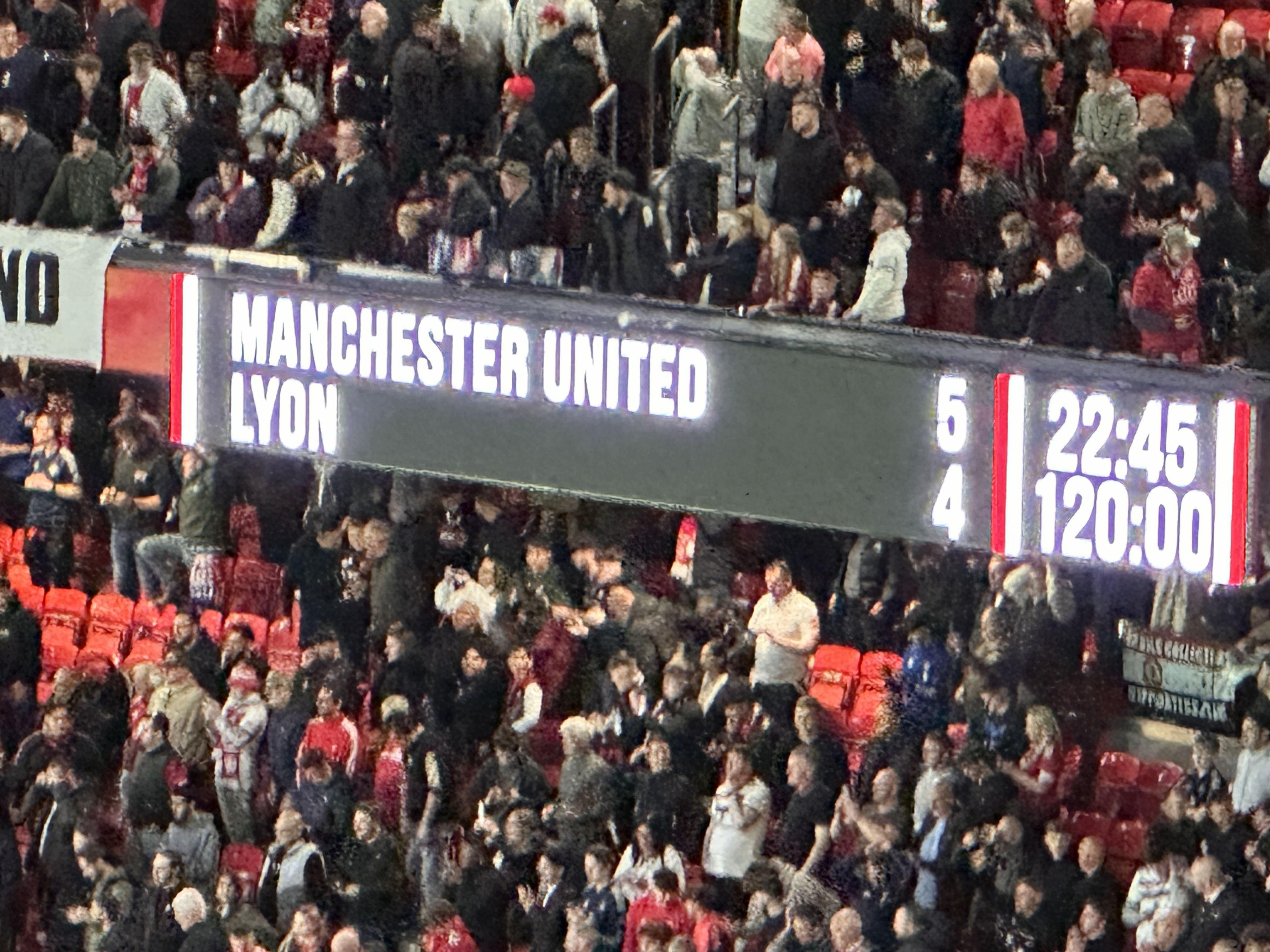 世俱杯分组-曼联大比分击败对手,稳固榜首地位的简单介绍