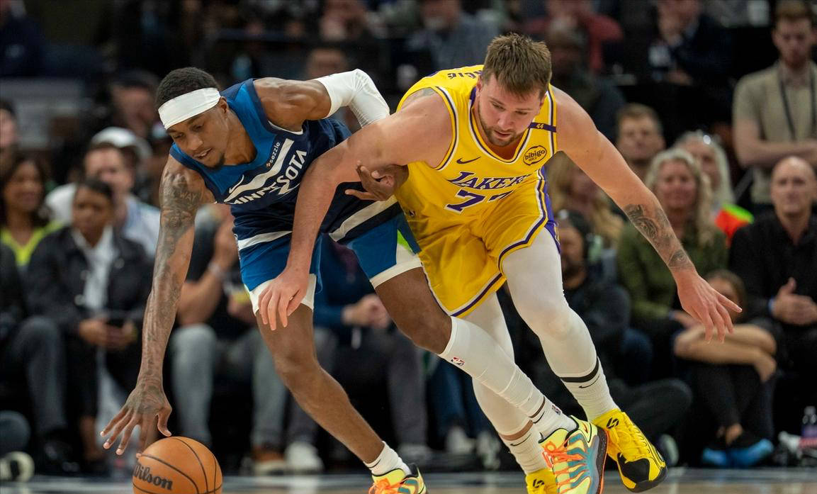 湖人队球员合力逆转胜利,打破僵局 湖人队球员合力逆转胜利,打破僵局