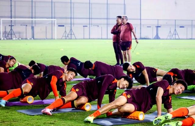 国际足球比赛中球员身心全力以赴