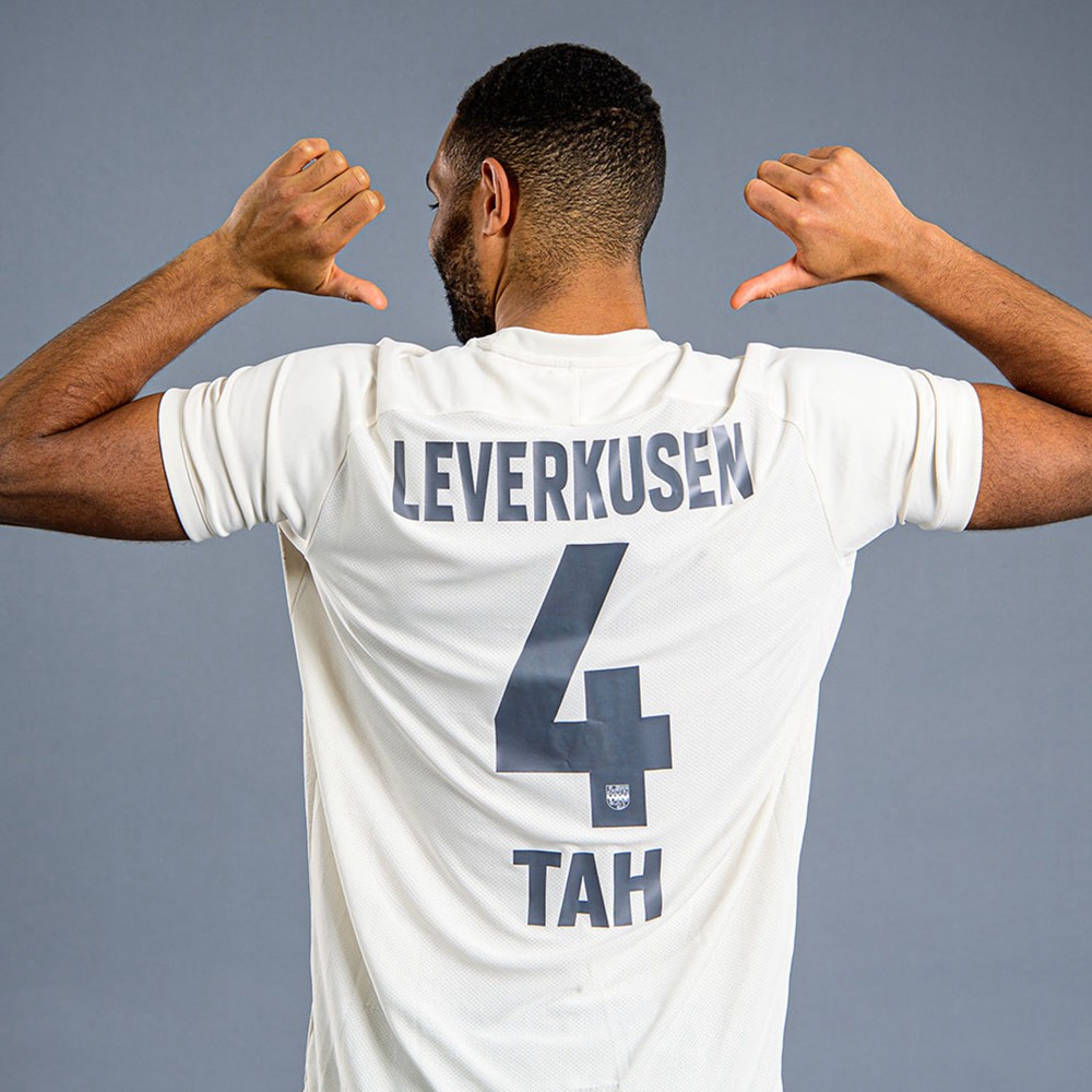 勒沃库森公布新球衣,粉丝纷纷点赞 勒沃库森公布新球衣,粉丝纷纷点赞