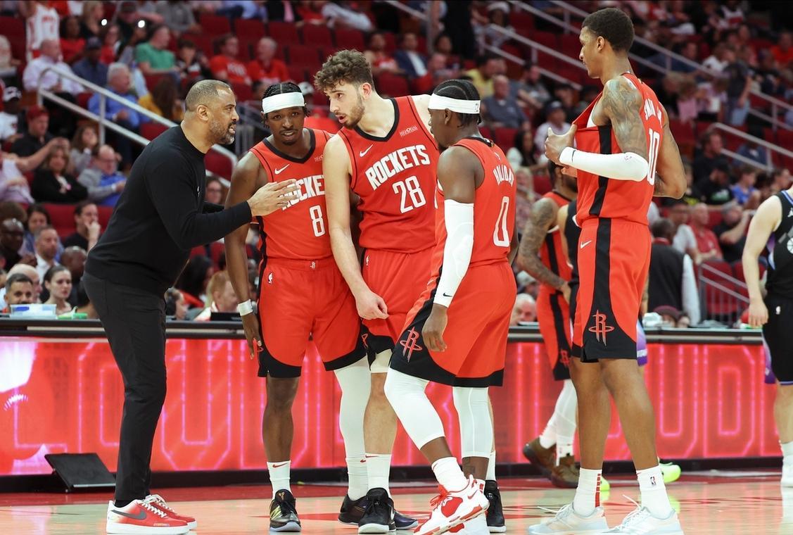 爵士继续领跑西部,成为热门季后赛球队 爵士继续领跑西部,成为热门季后赛球队