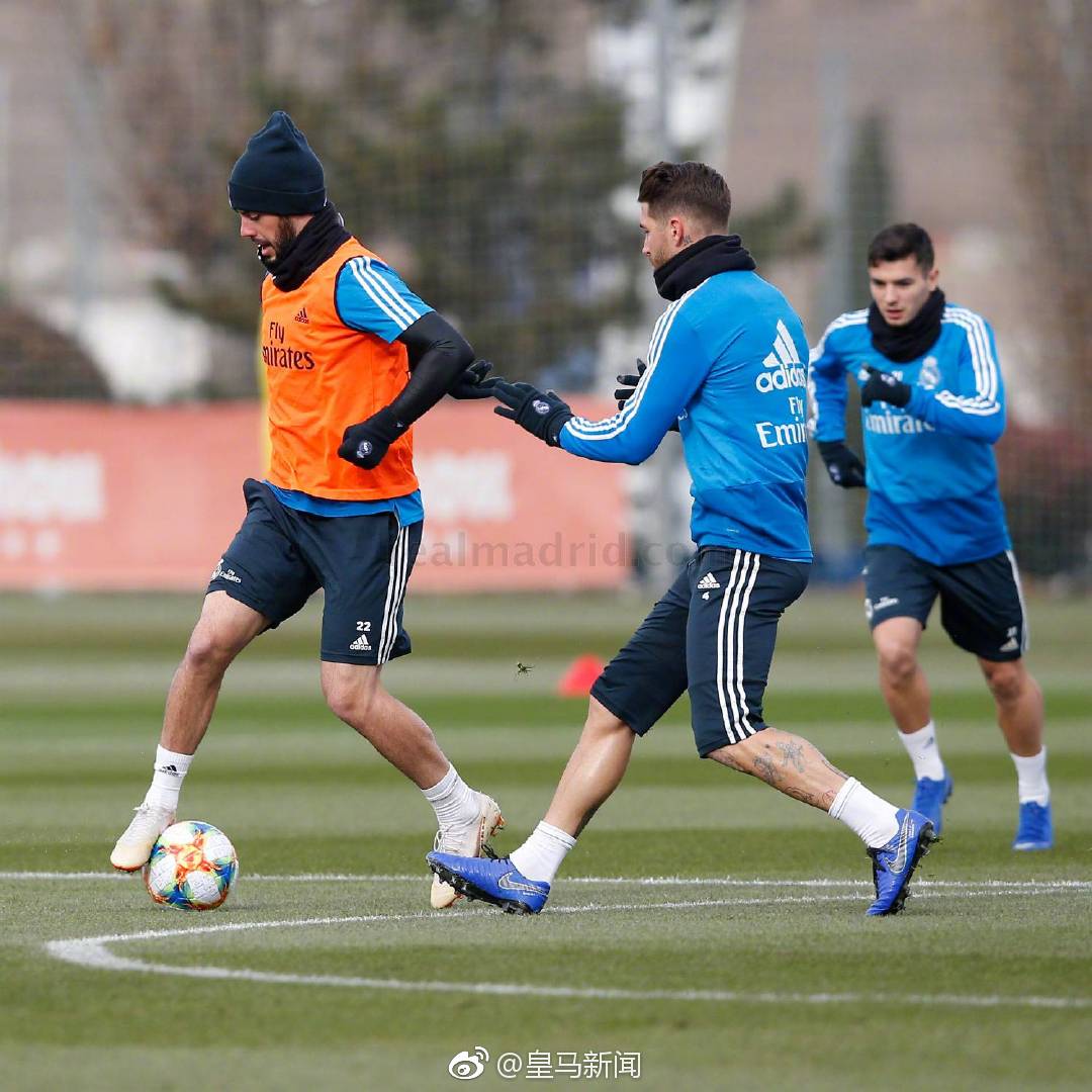 世俱杯分组-皇家马德里后卫马里亚诺伤愈复出,后防稳固拉队前行的简单介绍