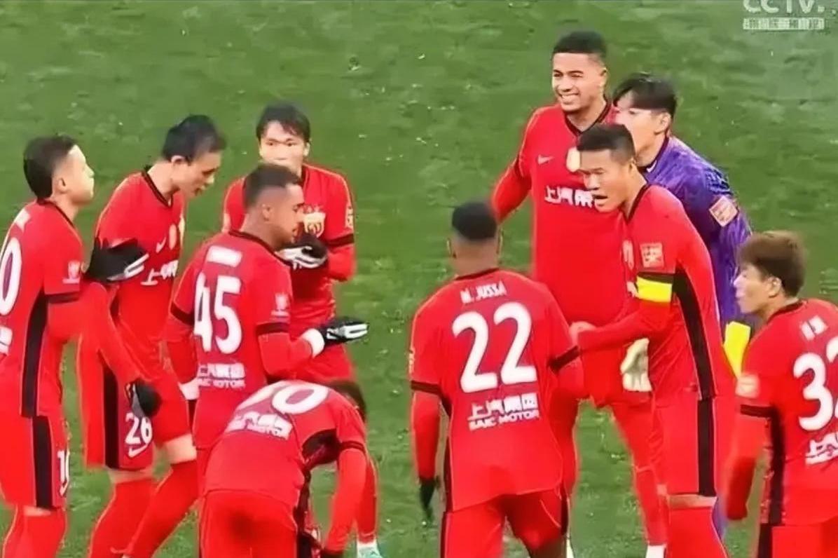 关于中超联赛场上硝烟弥漫，各队实力对决引人注目的信息