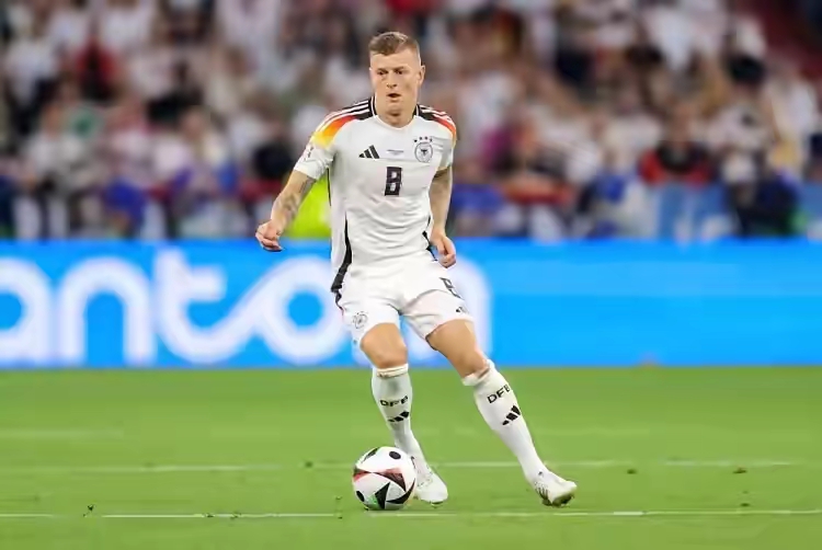 意大利大胜希腊:豪取主场三分 意大利大胜希腊:豪取主场三分