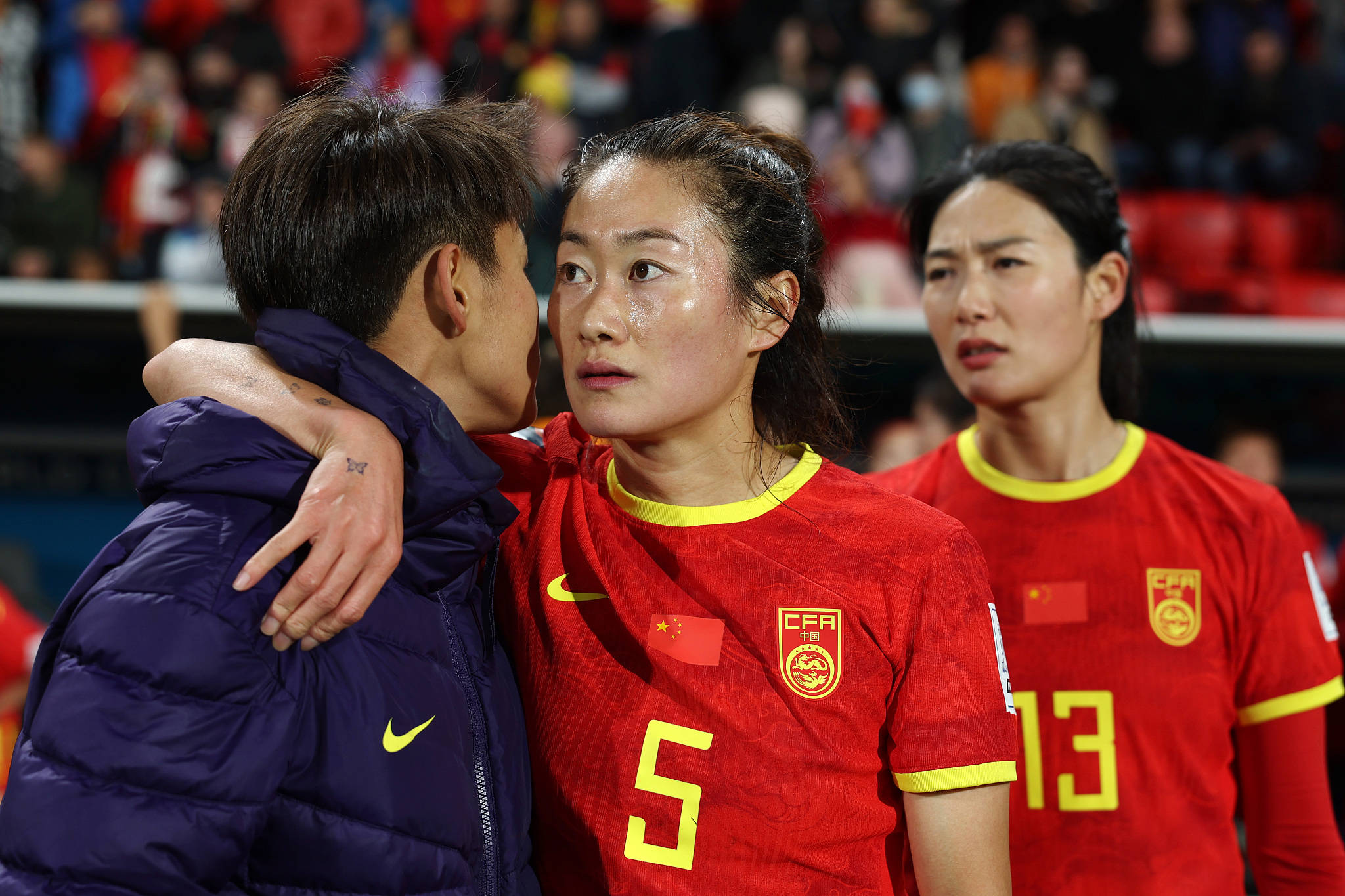 世俱杯2025-关于中国女足比赛展现出的团队凝聚力令人感动，引来一片赞誉的信息