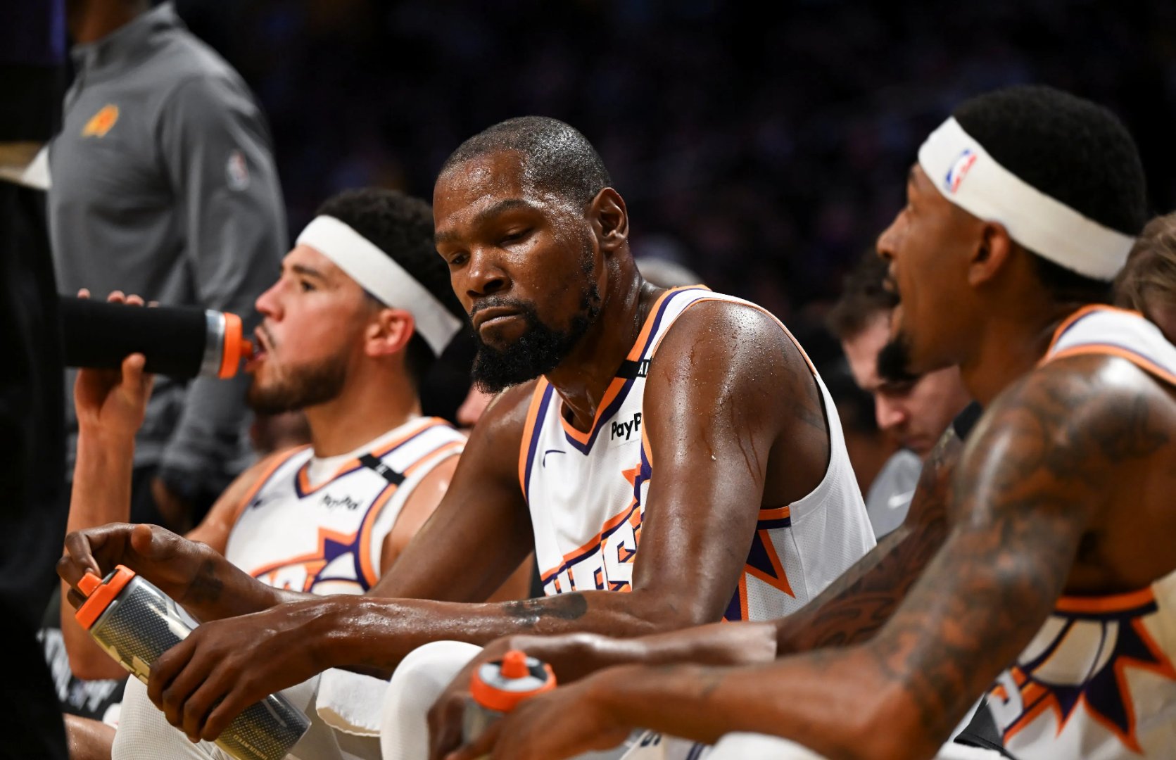 世俱杯改制-太阳遭遇惨败雄鹿，布克孤军奋战