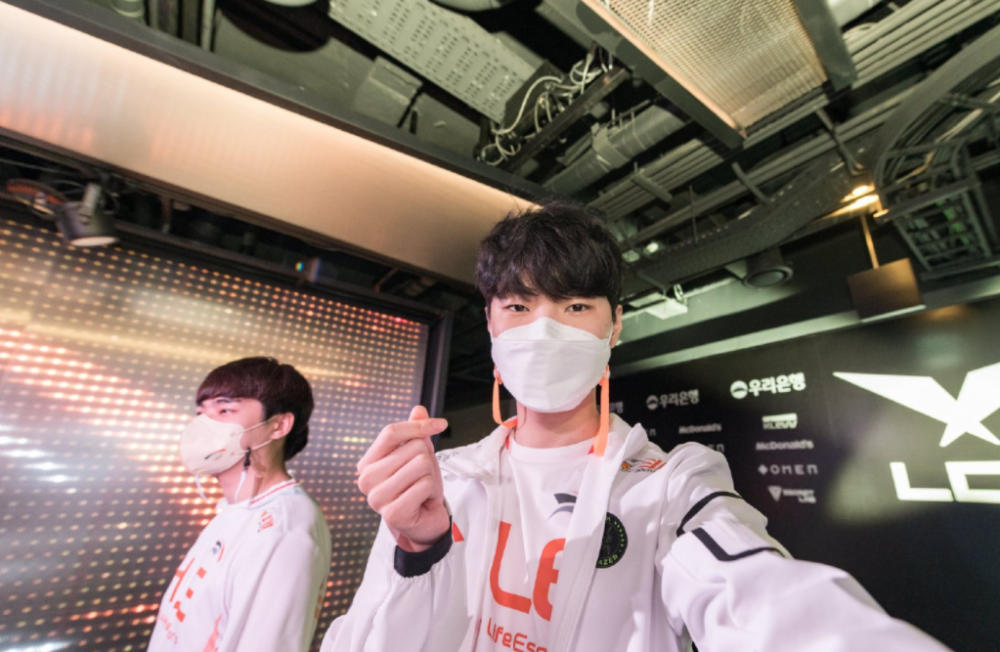 T1险胜FNC，Chovy开启传奇时刻焦点之战淘汰赛，点燃全场激情