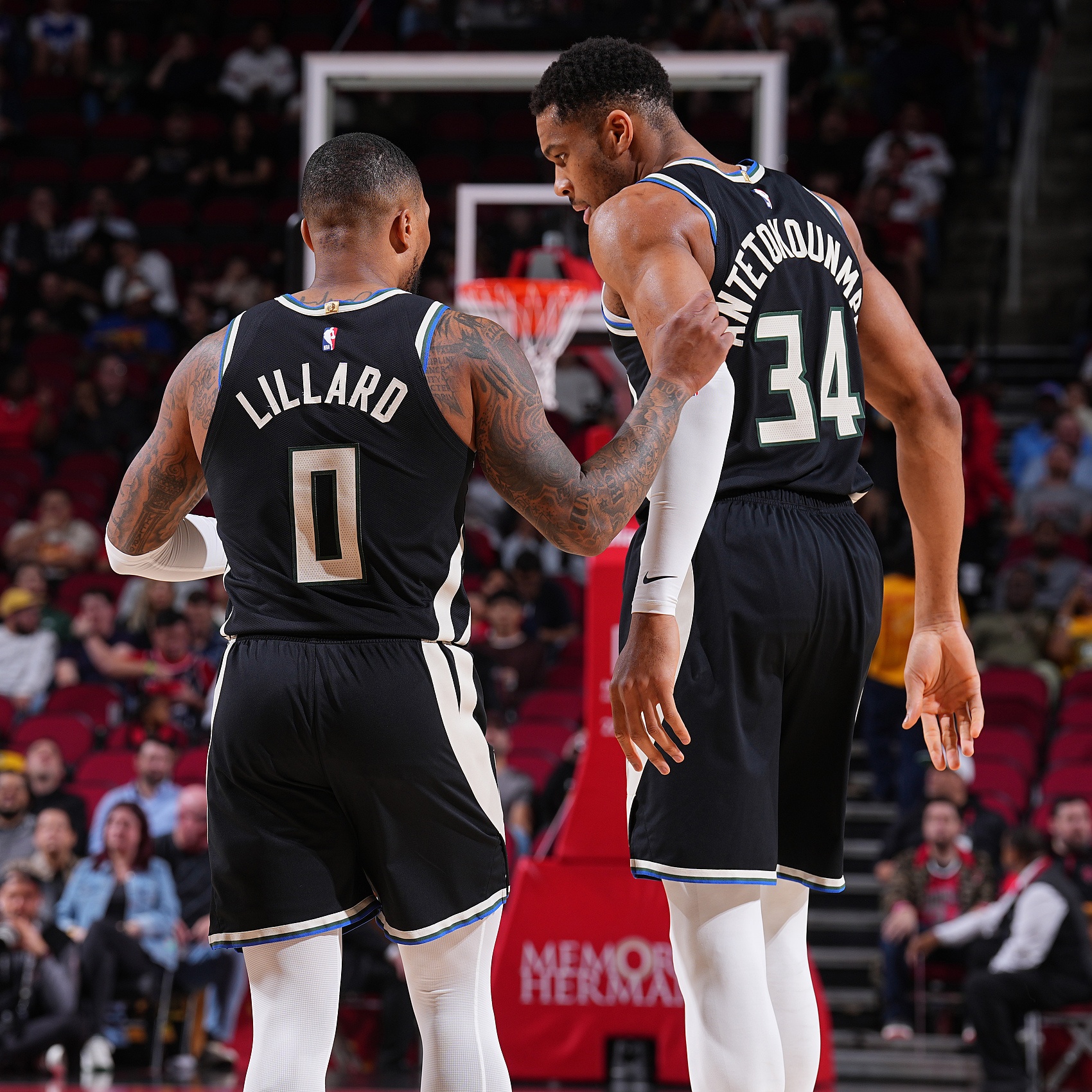 世俱杯改制-雄鹿客场击败黄蜂保持不败