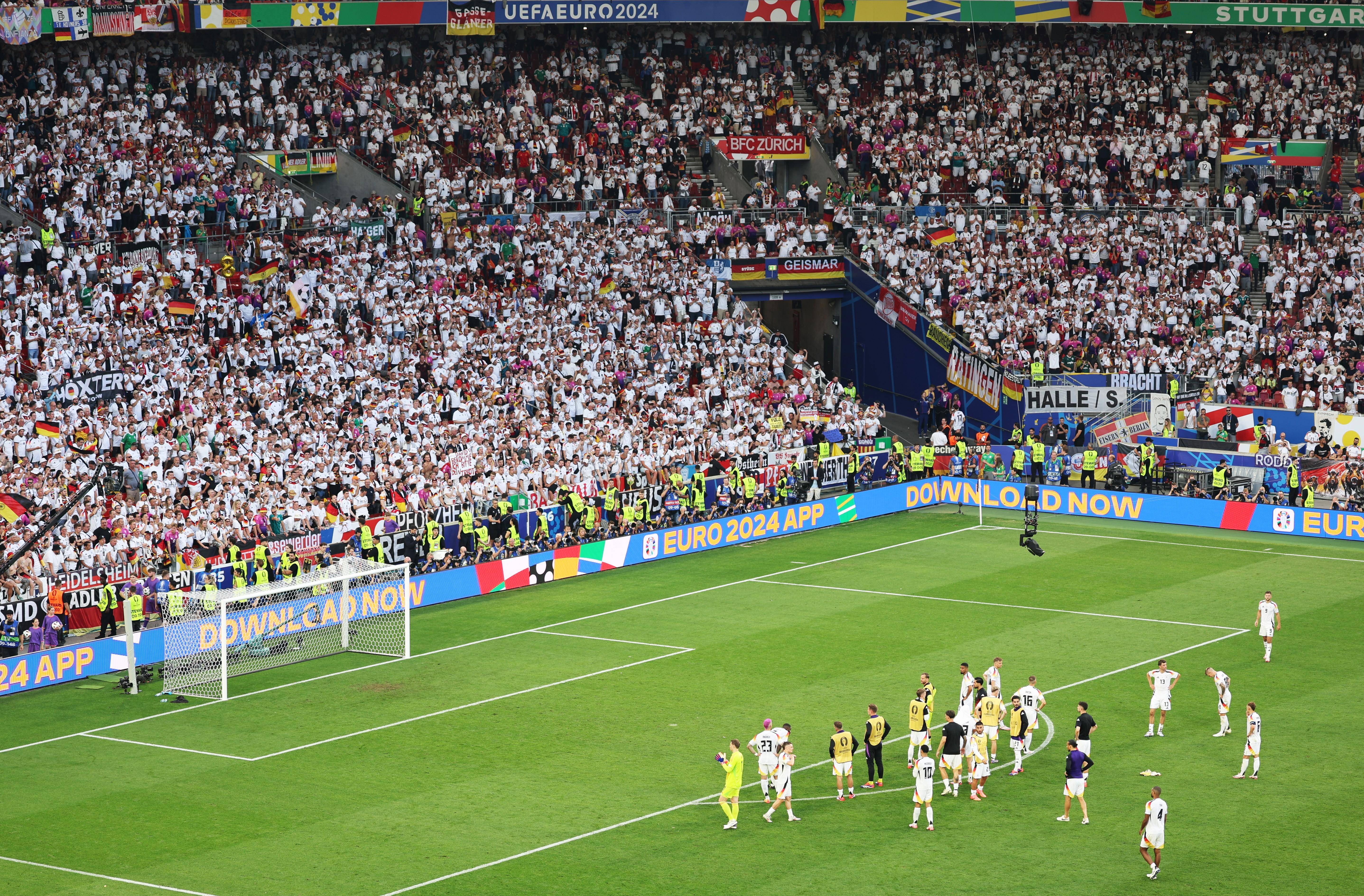 世俱杯分组-欧洲杯比赛掀起热潮,球迷狂欢不已