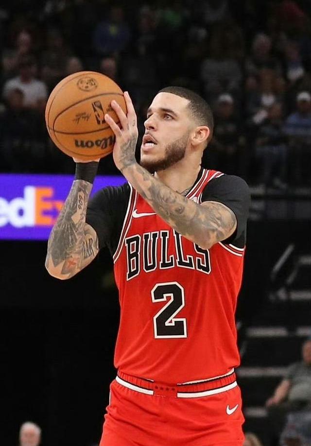 世俱杯分组-湖人续约鲍尔:决定信任我的球员