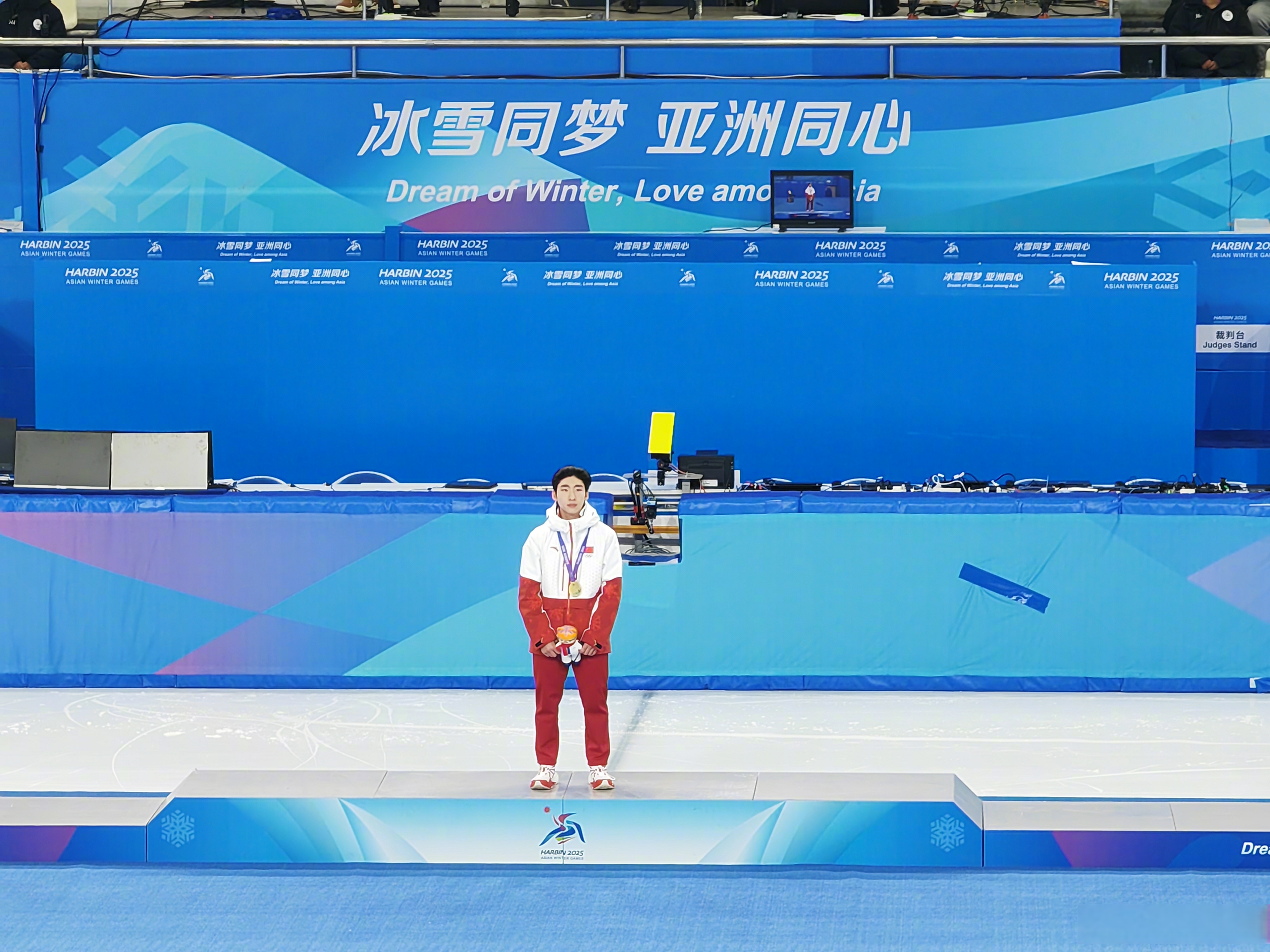 国家荣誉!选手代表国家再次登上最高领奖台 国家荣誉!选手代表国家再次登上最高领奖台