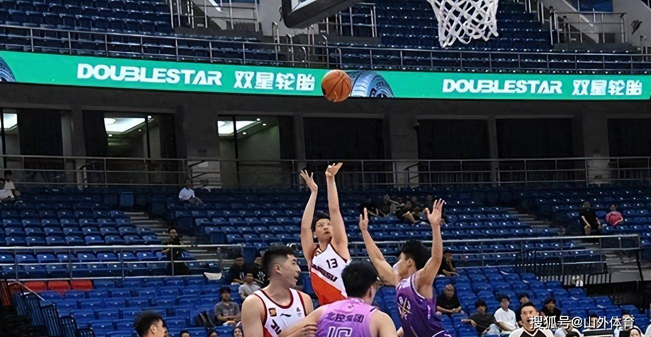 云南队实力抢眼:挑战青岛男篮谨慎应对 云南队实力抢眼:挑战青岛男篮谨慎应对