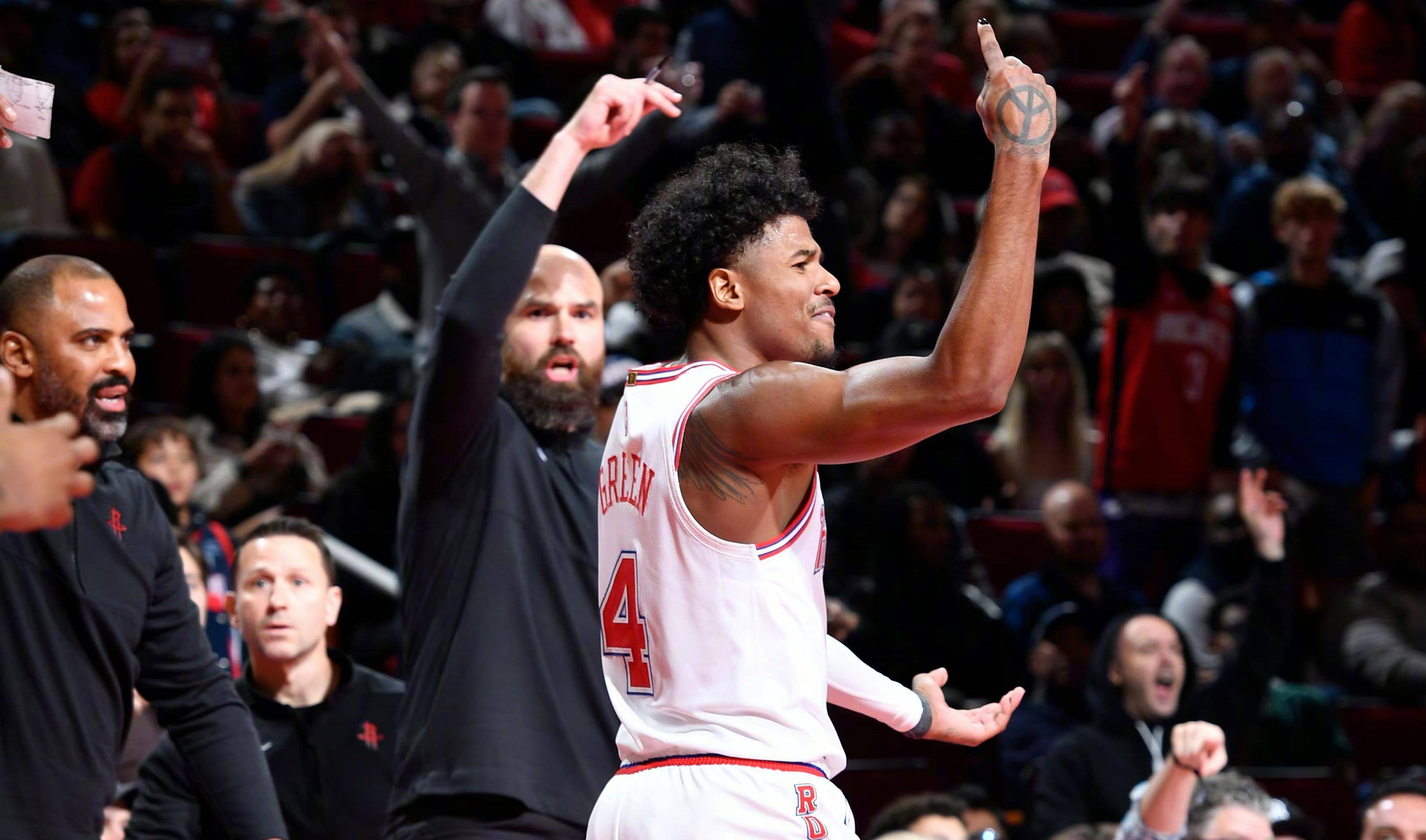 世俱杯分组-活塞队首发轮换战术，效果显著