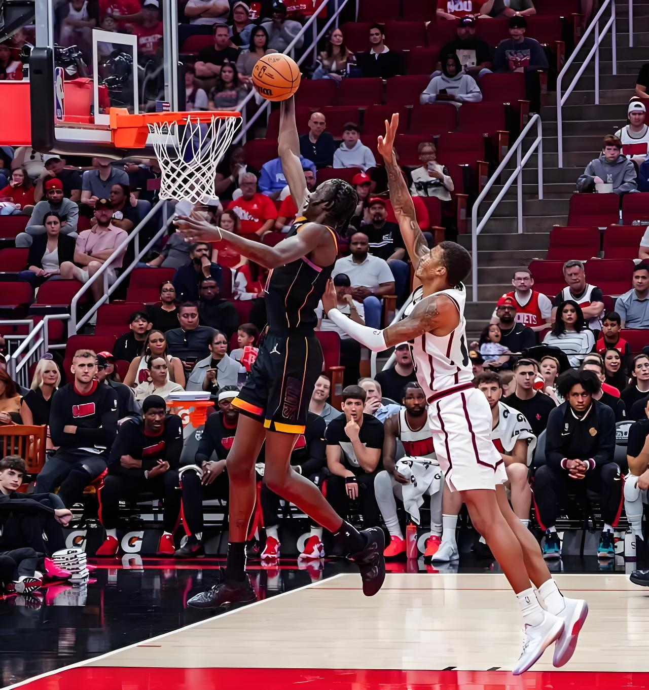 世俱杯分组-关于新疆队鏖战火箭,塔图姆统治全场的信息